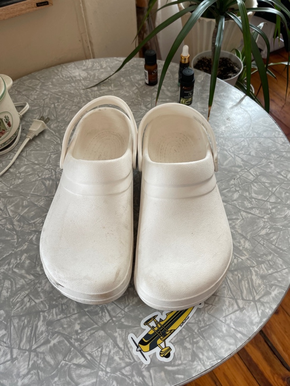 CROCS White Classic Clog with Heel Strap - Picture 2 of 4